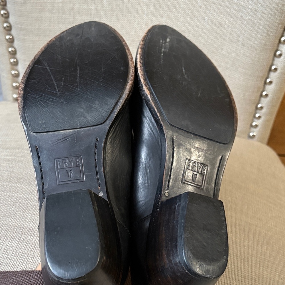 Frye Classic Black Leather Point Toe Flat Loafers - Picture 8 of 9